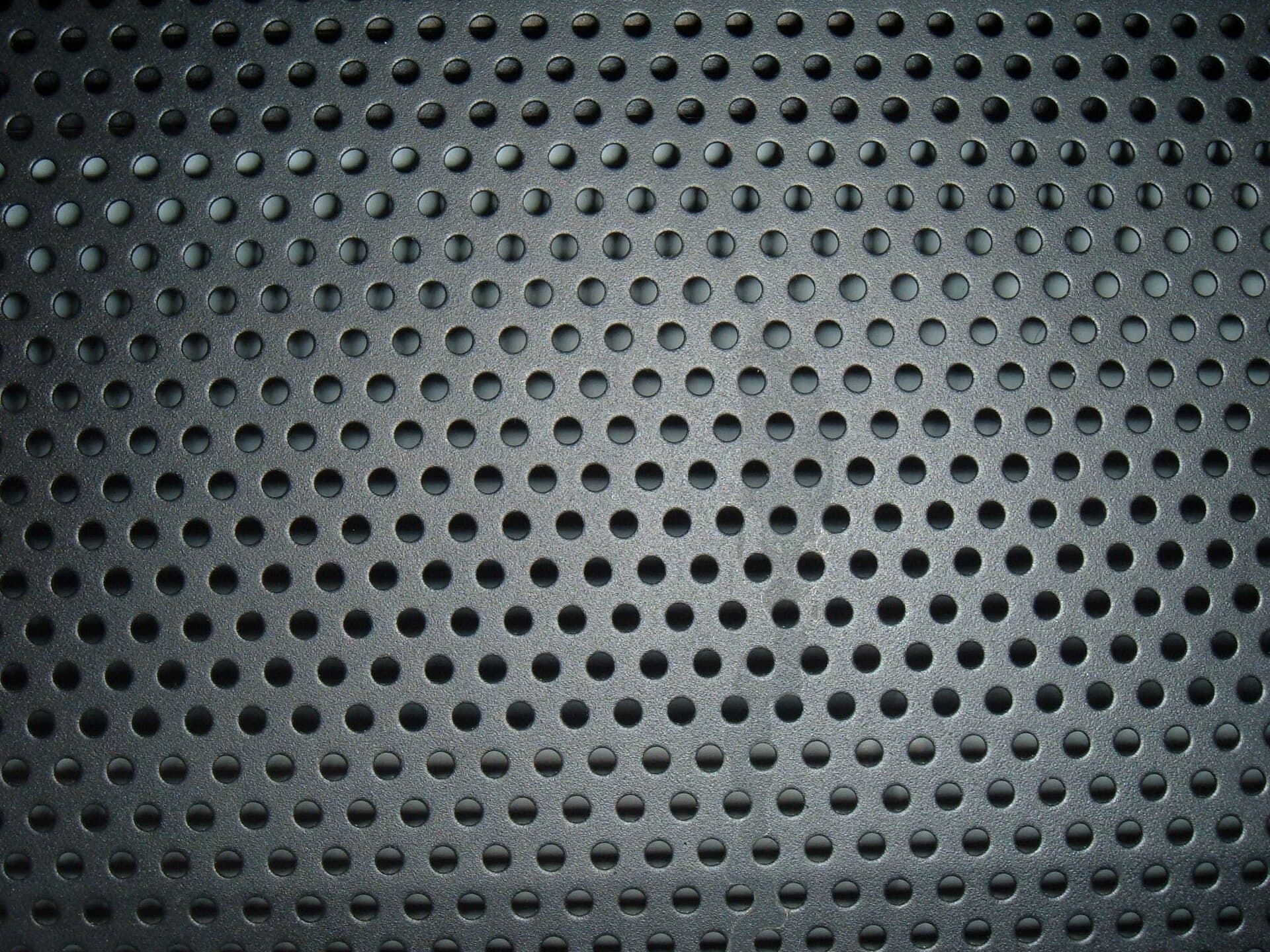 Panel metálico perforado (imagen referencial)