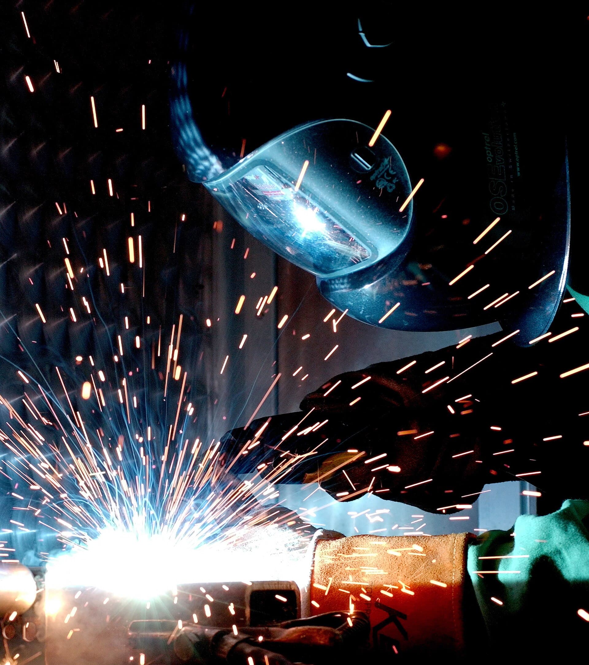 Proceso de soldadura MIG/TIG con arco (imagen referencial)