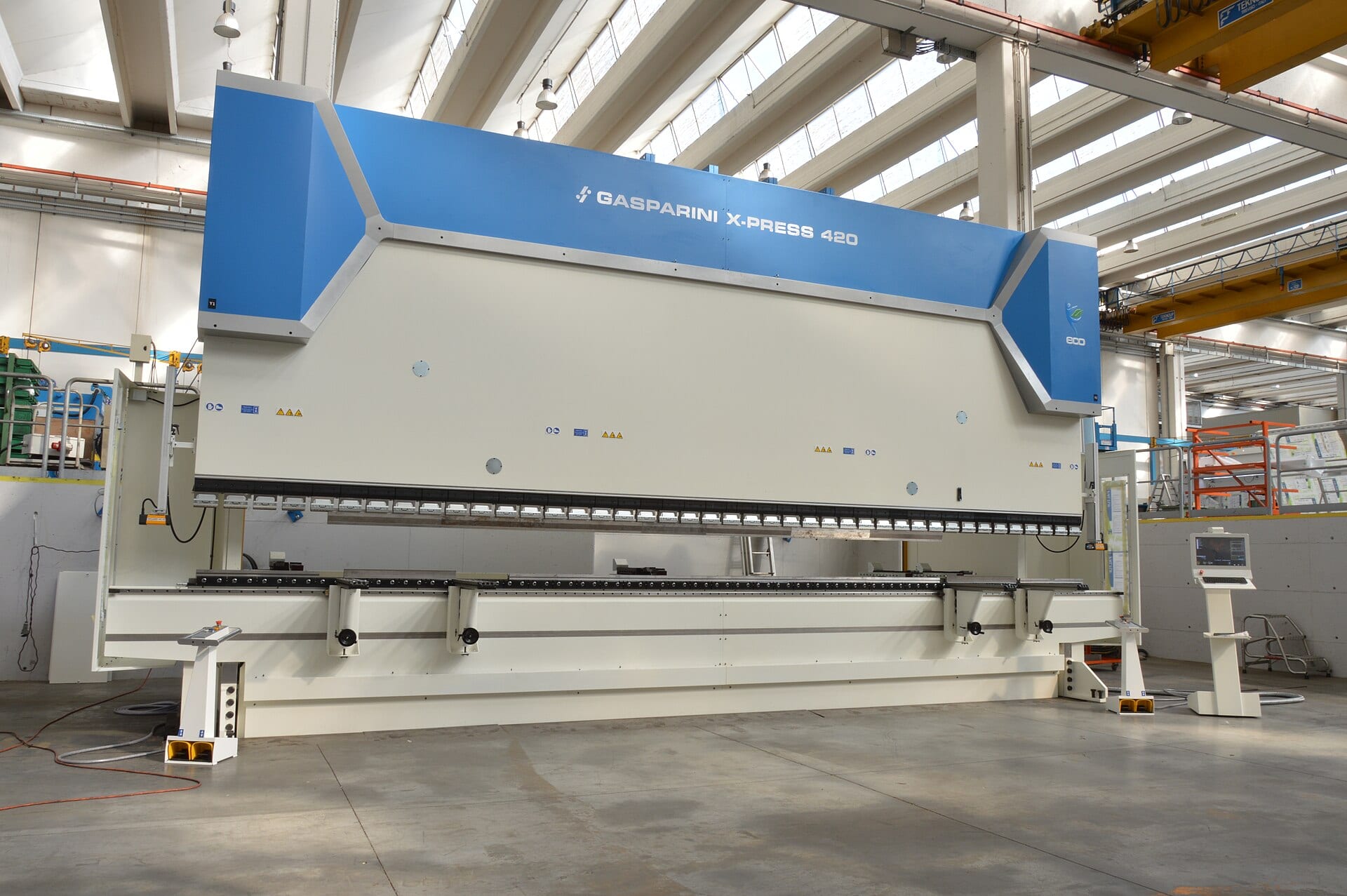 Plegadora CNC (press brake) (imagen referencial)